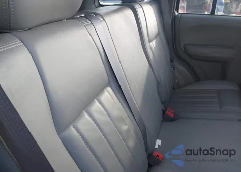 2005 Jeep Liberty Limited Edition из США, поврежденный, VIN 1J8GL58K25W672714